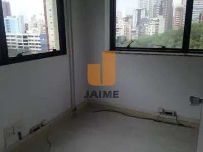 Conjunto bem localizado, pronto para entrar!