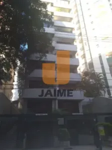 Conjunto comercial com 1 sala, 2 banheiros e 2 vagas.