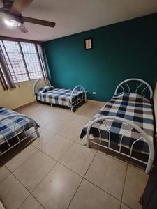  Cuarto compartido para varón  joven estudiante panameño: El Cangrejo frente a la U de Panamá Foto 2 de 20