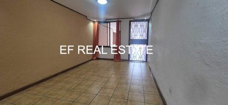  CURRIDABAT ¡¡¡ RESIDENCIAL  CASA 1 NIVEL 2 HAB + OFICINA COCHERA Foto 5 de 17