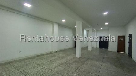 Daniela Linarez Alquila Locales Comerciales En El Centro De Barquisimeto Con 120m2 Ademas De Un Anexo Con Entrada Independiente Con Alto Flujo Peatonal Y Vehicular Y Todos Los Servicios Basicos