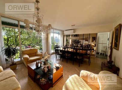 Departamento 4 Ambientes con Dependencia! Sobre Av Libertador!