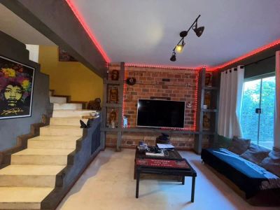 Departamento tipo dúplex de 250 m² sobre Avda. Sacramento a solo  Gs 5.500.000