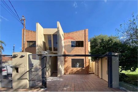 Dúplex a la Venta-a cuadras del Colegio Goethe    J.A.