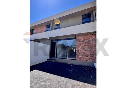 Dúplex Moderno en Venta en Lambaré: Espacio y Comodidad!