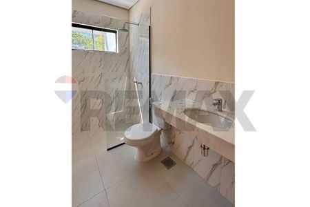 Dúplex Moderno en Venta en Lambaré: Espacio y Comodidad! Foto 7 de 10