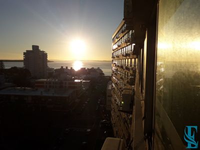 edificio a metros de playa brava