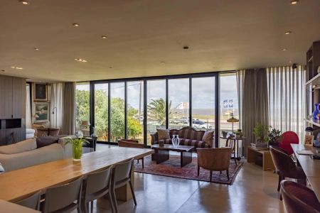 Edificio Comercial en Rambla y Arocena - Carrasco -