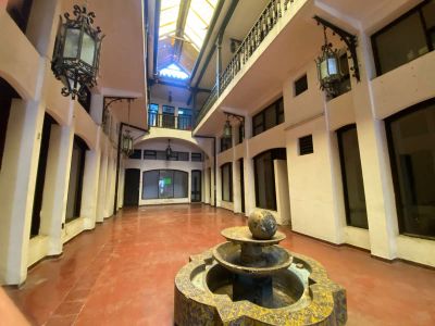 Edificio Comercial en Venta – Centro de Santa Cruz