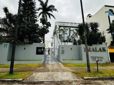 Edificio con oficinas en alquiler