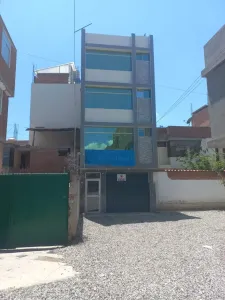 Edificio De 4 Pisos + Azotea, 15 Hab. Con Baño, Cochera, Terma Solar, Cisterna. A 1 Cdra Del Obelisco. Ideal Hospedaje O Inversión. Terreno 130 M2.