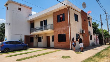 Edificio de 8 departamentos en venta en Limpio Foto 6 de 8