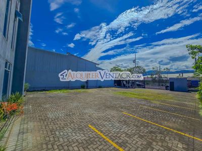  EDIFICIO DE 951 M2 PARA OFICINAS O COMERCIO EN SANTA ANA POZOS