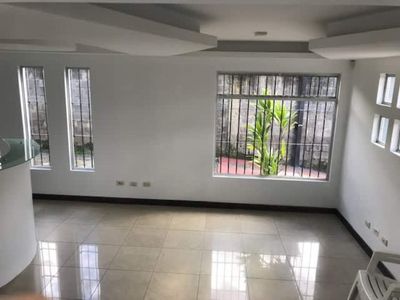 Edificio de oficinas Imagem 2 de 19