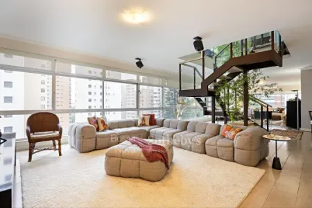 Elegância e amplitude em endereço cobiçado no Jardim América