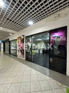 En Alquiler Local C.C. Lago Mall. Remax Millenium Picture 2 of 5