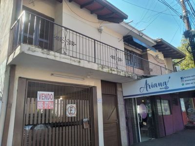 EN VENTA, casa, 3 dormitorios con Local comercial, en el centro de San Lorenzo. (ID1809)