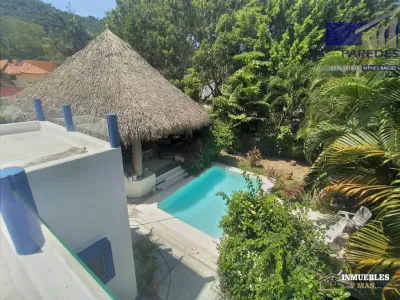 En Venta casa 3 recamaras Alberca amplia Terraza en Ixtapa