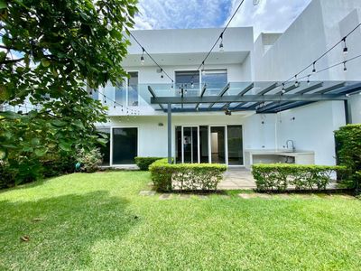 En Venta Casa de Lujo en San Rafael de Escazû.