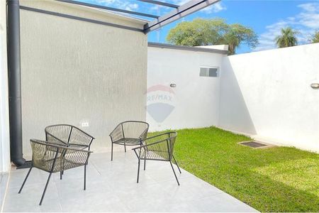 EN VENTA CASA EN BARRIO CERRADO- LUQUE . Foto 6 de 6