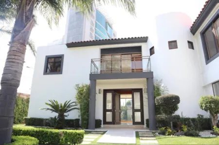 ¡EN VENTA! CASA EN PUERTA PARAISO.