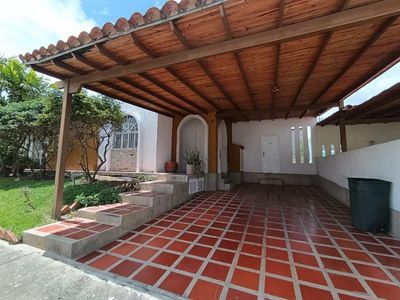 EN VENTA CASA EN SAN DIEGO   PIE DE MONTE CHALET