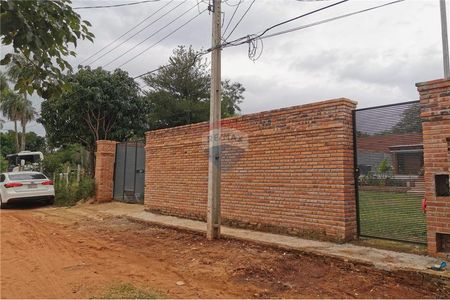 EN VENTA CASA QUINTA EN ITAUGUA