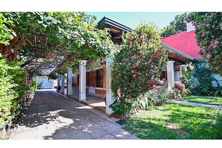 En venta casa totalmente amoblada en San Lorenzo