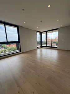 En Venta Departamento De 3 Dormitorios Edificio Urban Lomas 1820