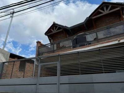 EN VENTA DUPLEX CON PISCINA A ESTRENAR EN FERNANDO DE LA MORA ZONA NORTE Imagem 2 de 11
