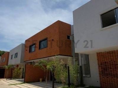 EN VENTA DUPLEX EN BARRIO CERRADO ALTEA LAGUNA GRANDE- SAN LORENZO