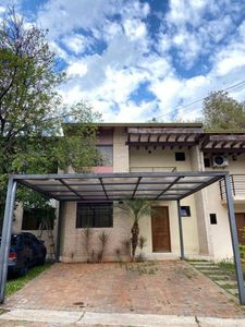 EN VENTA DUPLEX EN CONDOMINIO LAMBARE