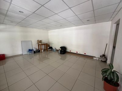 En venta edificio de tres pisos en Llorente de Tibás Foto 2 de 10