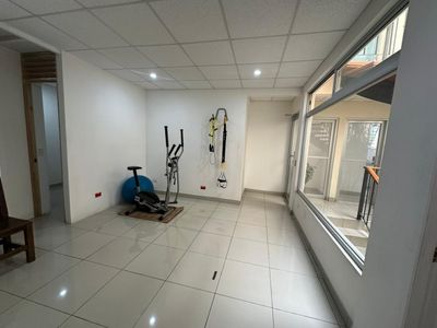 En venta edificio de tres pisos en Llorente de Tibás Foto 5 de 10