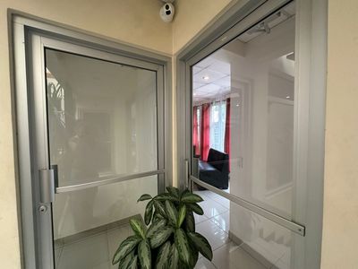 En venta edificio de tres pisos en Llorente de Tibás Foto 6 de 10