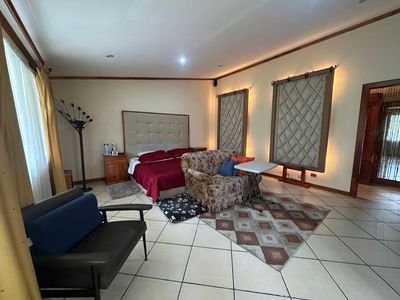 En venta edificio de tres pisos en Llorente de Tibás Foto 9 de 10