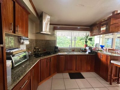 En venta edificio de tres pisos en Llorente de Tibás Foto 8 de 10