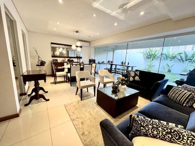 En Venta Hermosa Casa de 3 Dormitorios en Condominio – Av. Piraí Zona de Condominios