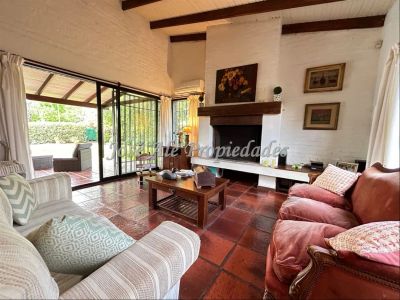 EN VENTA HERMOSA PROPIEDAD DE 3 DORMITORIOS, A TAN SOLO 3 CUADRAS DE LA RAMBLA Y PLAYAS DE COLONIA Foto 2 de 17