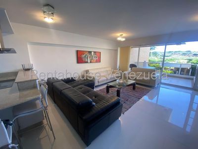 En Venta Hermoso Townhouse Muy Cerca Del Mar, Playa Moreno. Margarita. Cao