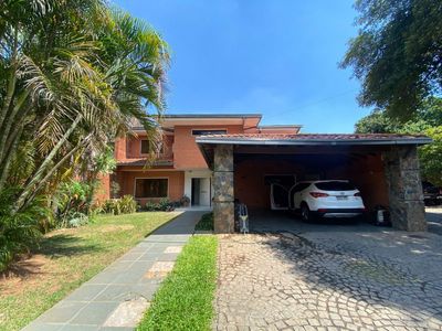 En venta Importante residencia en Barrio Jara
