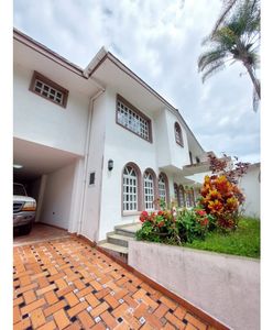 En Venta Quinta En Urb. Los Castores San Antonio De Los Altos