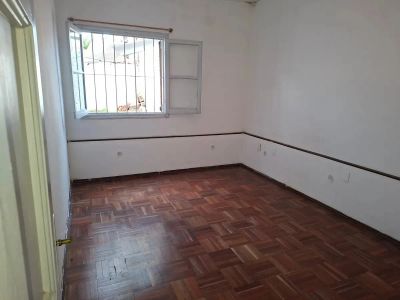 Encantador Hogar de 2 Dormitorios con Patio Privado y Estufa a Leña. Luminoso, Acogedor y Funcional en Planta Baja.