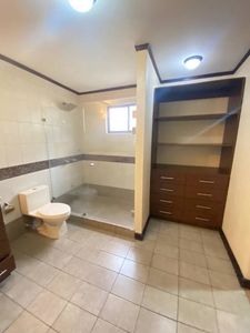 Escazú Se Alquila Apartamento 1 HAB Cochera doble $750 93m2