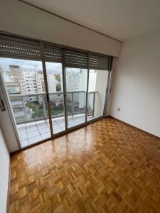 Excelente apartamento con balcón y terraza en pleno Pocitos