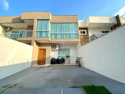 Excelente casa com 04 quartos sendo um no térreo