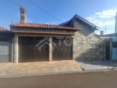 Excelente casa com 4 suítes, sendo 1 edicula com suíte e varanda coberta com churrasqueira