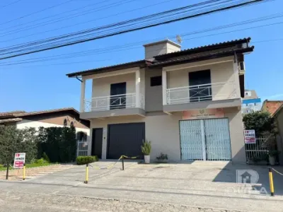 Excelente Casa no Bairro Rio Maina