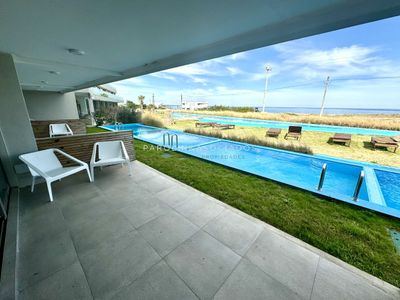 Excelente Monoambiente con piscina propia a pasos de la playa