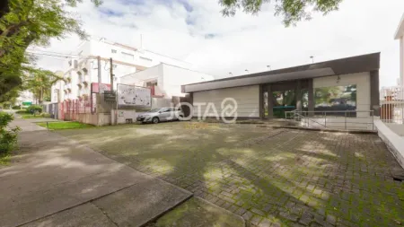 EXCELENTE PONTO COMERCIAL NO ÁGUA VERDE Excelente ponto comercial no água verde - j8